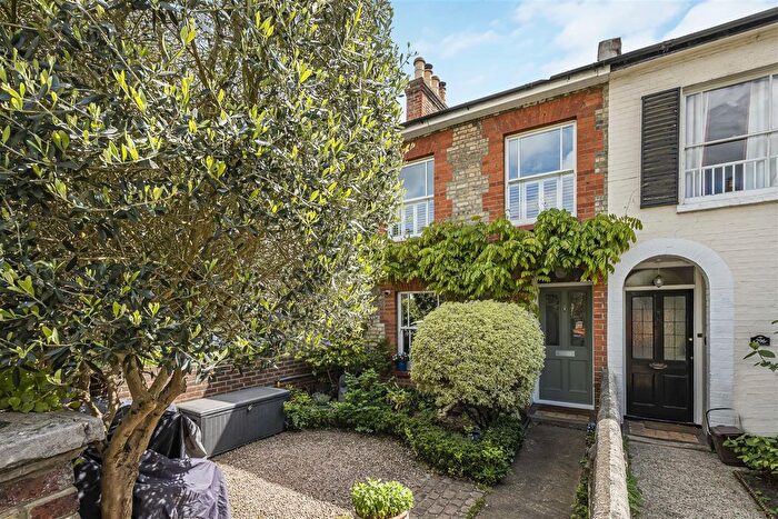 2 Bedroom End Of Terrace House For Sale In Kings Road, Kingston Upon Thames, KT2