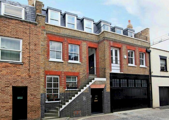 3 Bedroom Flat To Rent In Weymouth Mews, London, W1G