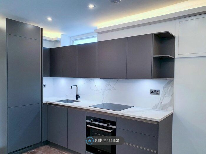 2 Bedroom Flat To Rent In Station Road, Twickenham, TW1