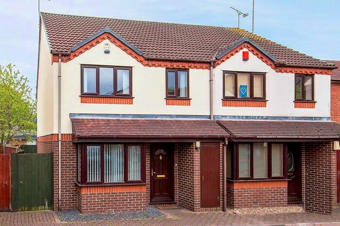 3 Bedroom Semi-Detached House To Rent In Knoll Croft, Ladywood, Birmingham B16