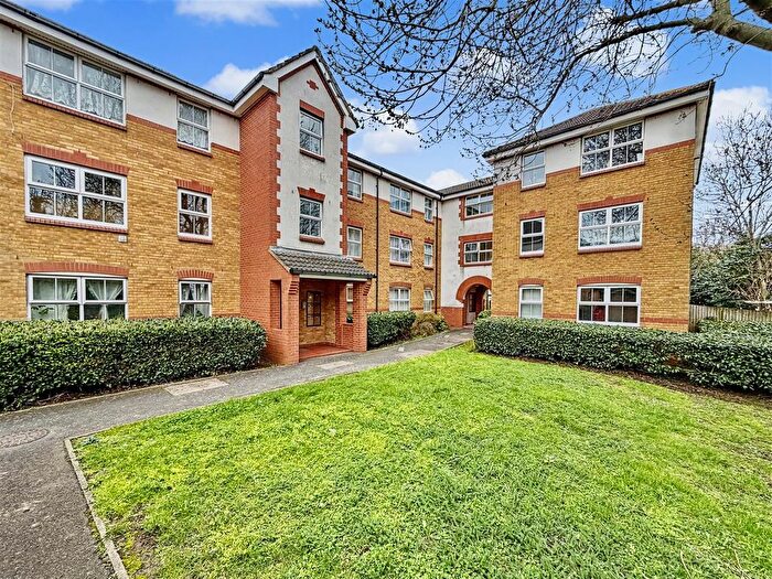 2 Bedroom Flat For Sale In Nuffield Court, Old Park Mews, Heston, TW5