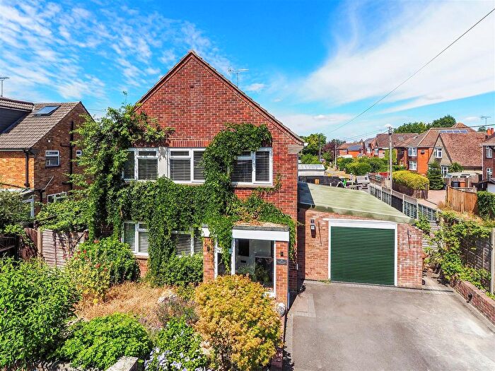 5 Bedroom Detached House For Sale In South View Gardens, Andover, SP10