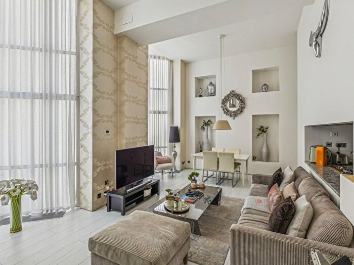 2 Bedroom Flat To Rent In Hall Road, London, NW8