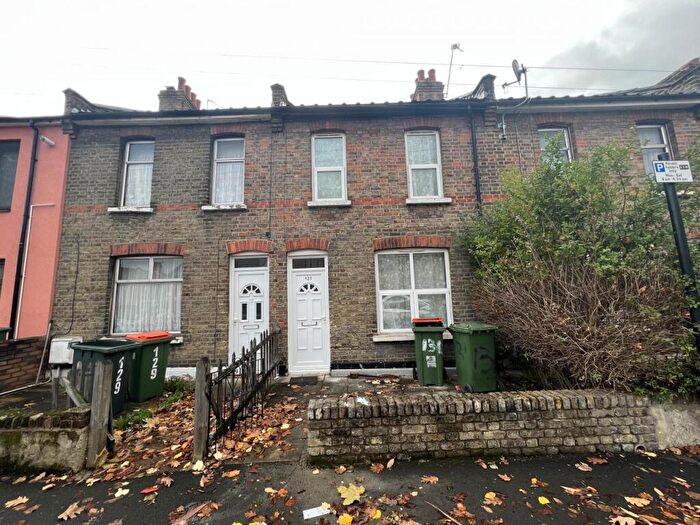 3 Bedroom Terraced House To Rent In Roman Road, E6
