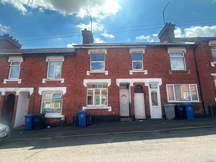 3 Bedroom Terraced House To Rent In Russell Street, Kettering, NN16