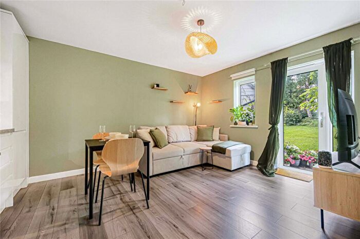 1 Bedroom Apartment For Sale In Mount Lane, Bracknell, Berkshire, RG12