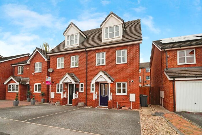 3 Bedroom Town House For Sale In Merchant Croft, Barnsley, S71