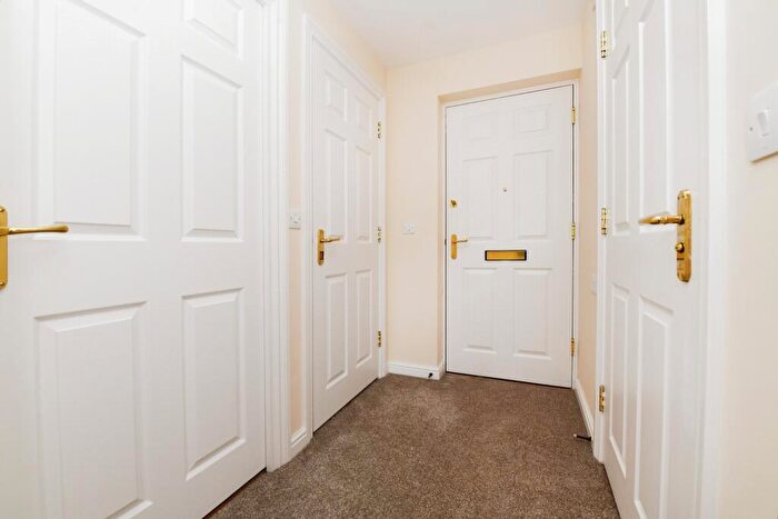 1 Bedroom Flat For Sale In Junction Road, Brentwood, Essex, CM14