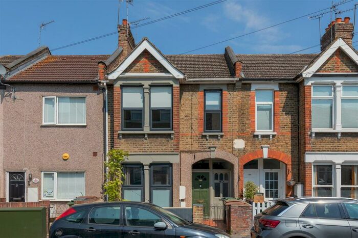 2 Bedroom Maisonette To Rent In St. Johns Road, Walthamstow, E17