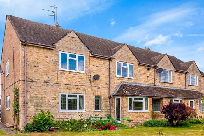 2 Bedroom Flat To Rent In Aynho Court. Croughton Road, Aynho, OX17