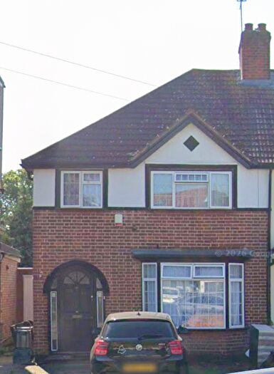 4 Bedroom Semi-Detached House To Rent In Sutton Way, Hounslow, TW5