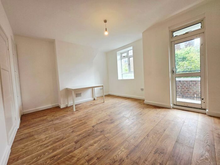 2 Bedroom Flat To Rent In Dent House, Tatum Street, London, SE17