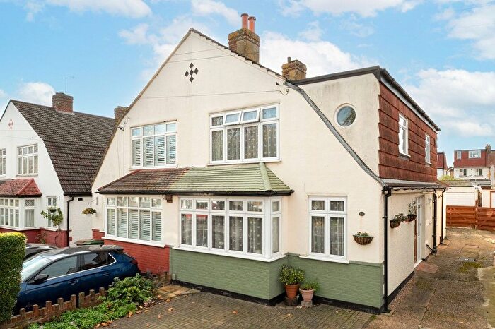 3 Bedroom Semi-Detached House For Sale In Hamilton Avenue, Cheam, Sutton, SM3