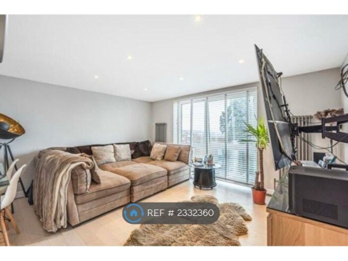 3 Bedroom Flat To Rent In Upper Norwood, London, SE19