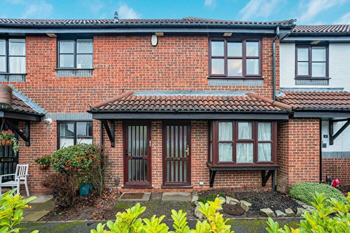 1 Bedroom Maisonette For Sale In Englefield Close, Englefield Green, Egham, Surrey, TW20