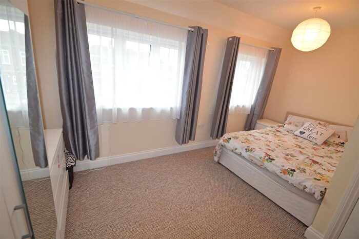 2 Bedroom Property To Rent In Wellington Buildings, Wellington Way, E3