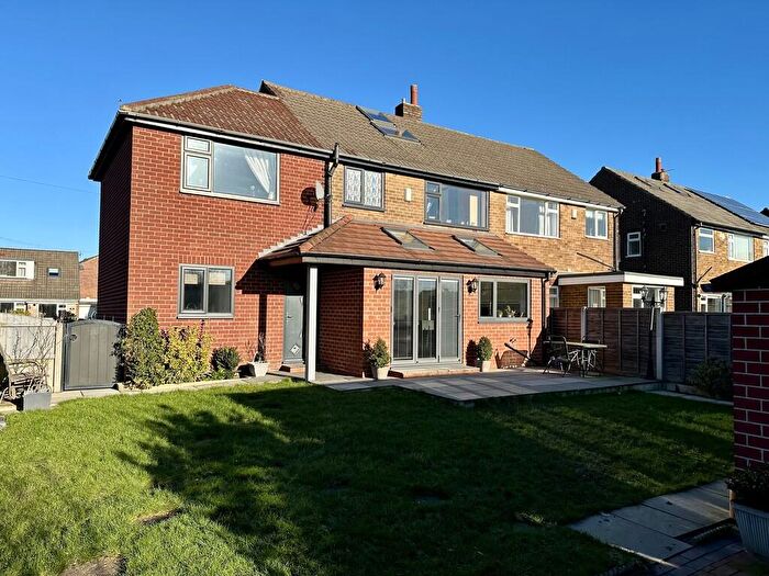 4 Bedroom Semi-Detached House To Rent In Reedsdale Gardens, Gildersome, LS27