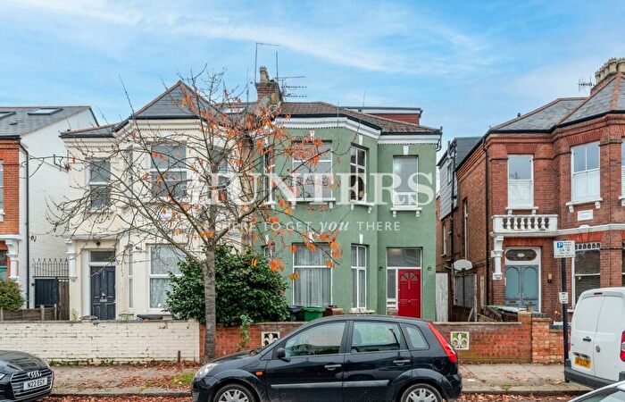 3 Bedroom Flat To Rent In Fordwych Road, London, NW2