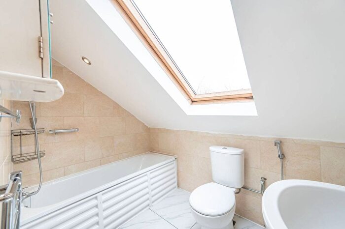 Studio To Rent In Bertie Road, Willesden Green, London, NW10