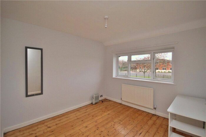 1 Bedroom Property To Rent In Larch Avenue, Guildford, Surrey, GU1