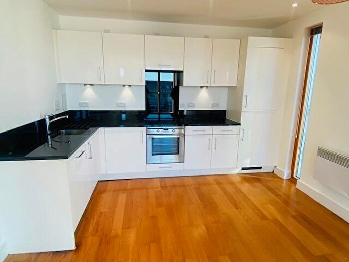 2 Bedroom Property To Rent In Dock Head Road, Chatham, ME4