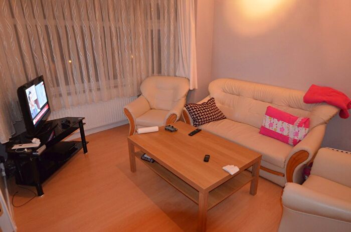 2 Bedroom Terraced House To Rent In Briar Close, London, London, N13