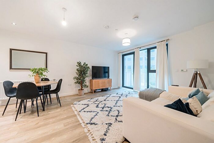 1 Bedroom Flat To Rent In Lakeside Drive, London, NW10