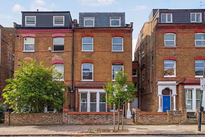 2 Bedroom Flat For Sale In Alexandra Grove, London, N4