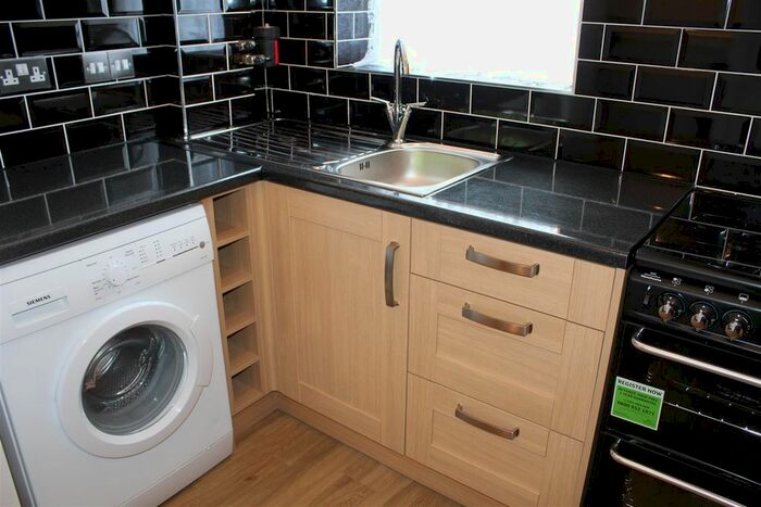 2 Bedroom Flat To Rent In Avenue Road, Southampton, SO14