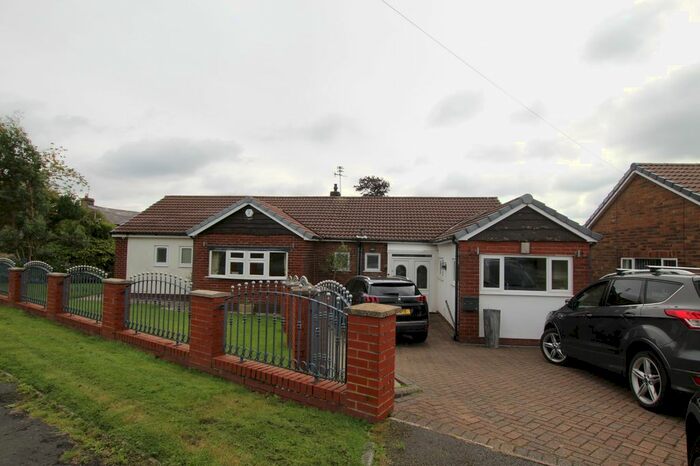3 Bedroom Detached Bungalow To Rent In Milbury Drive, Smithybridge, Rochdale OL15