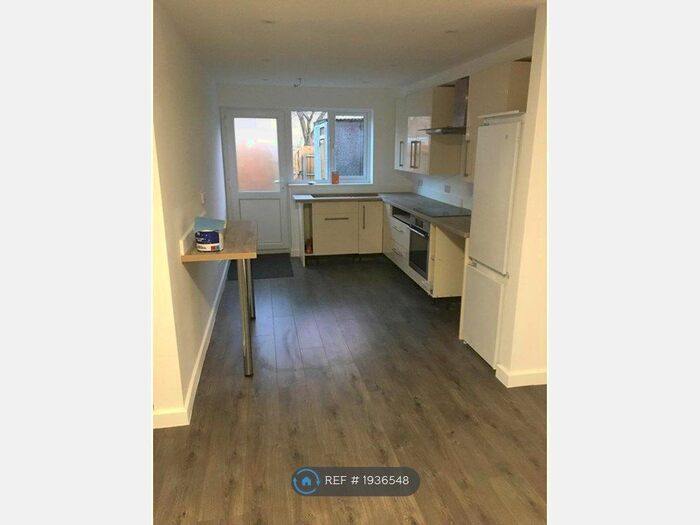 3 Bedroom Terraced House To Rent In Rothesay Close, Sinfin, Derby, DE24