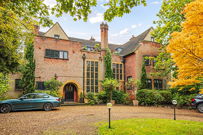 2 Bedroom Apartment For Sale In Mavelstone Road, Bickley, Kent, BR1