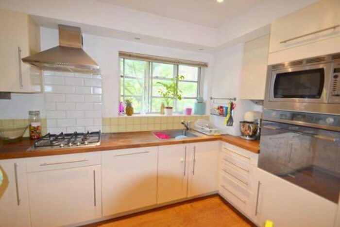 3 Bedroom Flat To Rent In Brookland Rise, London NW11