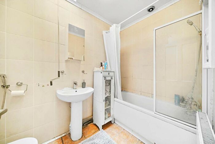 3 Bedroom House For Sale In Sunnyside Road, Leyton, E10