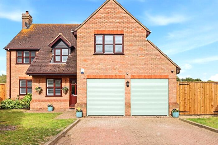 5 Bedroom Detached House For Sale In Home Farm Close, Great Wakering, Essex, SS3