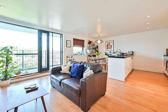 2 Bedroom Flat To Rent In Rothsay Street, London Bridge, London, SE1