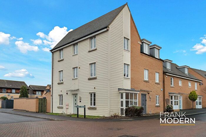 4 Bedroom Semi Detached House For Sale In Kiln Street, Hampton Vale, PE7