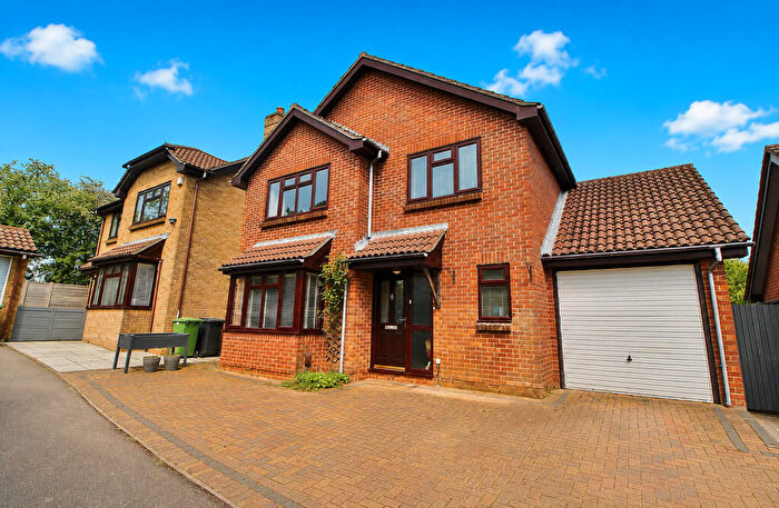 4 Bedroom Detached House For Sale In Lychgate Drive, Horndean, PO8