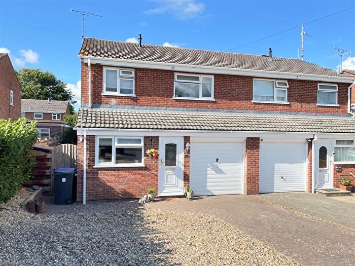 3 Bedroom Semi-Detached House For Sale In Avondown Road, Durrington, SP4