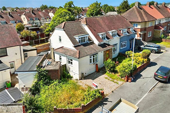 5 Bedroom Semi-Detached House For Sale In Gobions Avenue, Romford, RM5