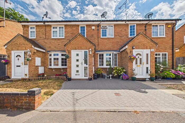 3 Bedroom Terraced House For Sale In May Close, Owlsmoor, Sandhurst, Berkshire, GU47