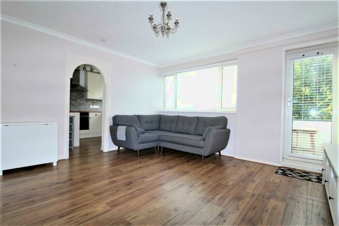 2 Bedroom Apartment To Rent In The Ridgeway, North Chingford, E4