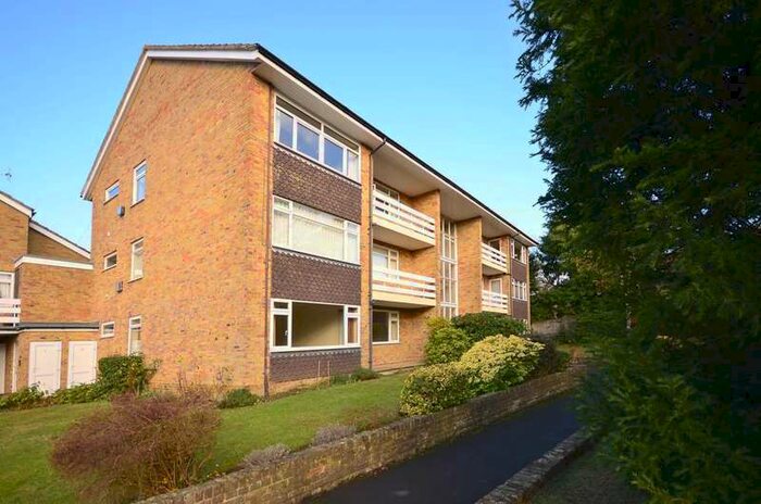 2 Bedroom Flat To Rent In Warren Road, Guildford, GU1