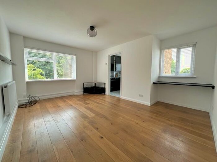 1 Bedroom Flat To Rent In Castlebar Mews, Pitshanger, Ealing, W5