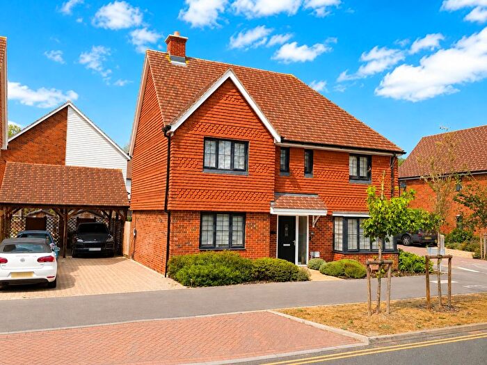 4 Bedroom Detached House For Sale In Honeysuckle Avenue, Willesborough, TN24