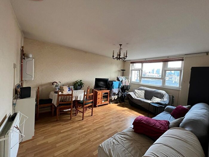 3 Bedroom Flat To Rent In Pickard Street, London, EC1V