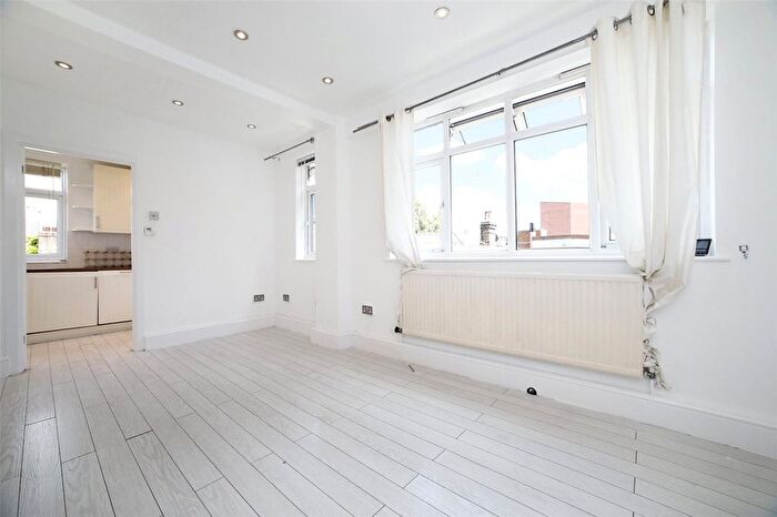 3 Bedroom Flat To Rent In Lockyer Estate, Kipling Street, London, SE1