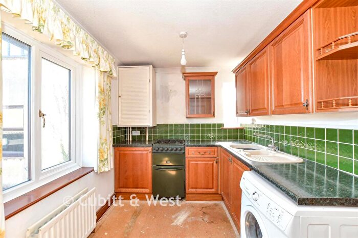 1 Bedroom Maisonette For Sale In Bowen Lane, Petersfield, Hampshire, GU31