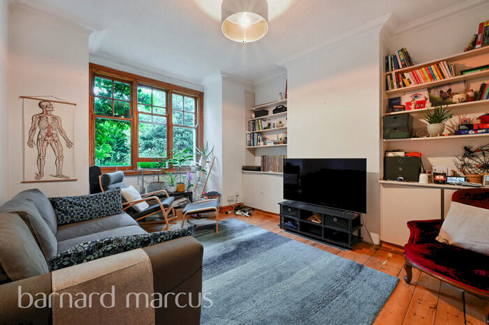 2 Bedroom Apartment To Rent In Balham Park Road, London, SW12