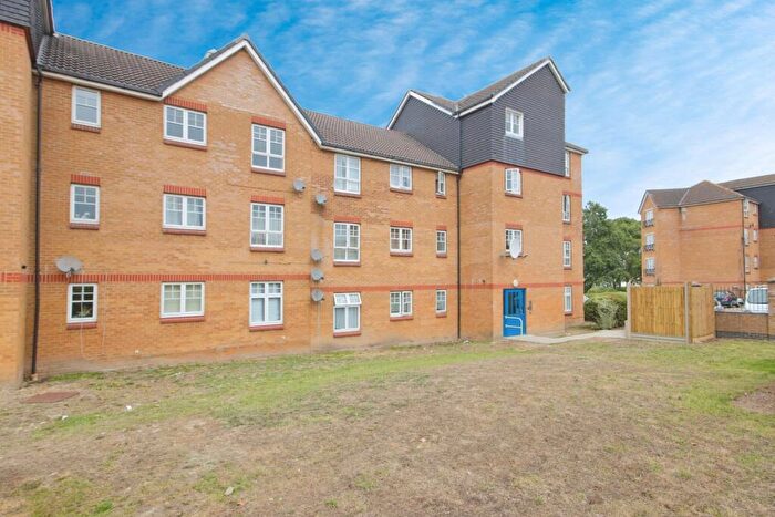 2 Bedroom Flat For Sale In Greenhaven Drive, London, SE28